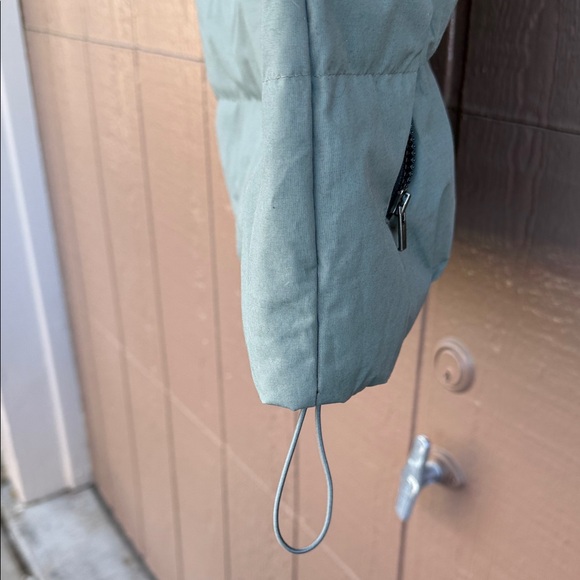 Lucy Puffer Vest with Zipper Pockets - Picture 5 of 6